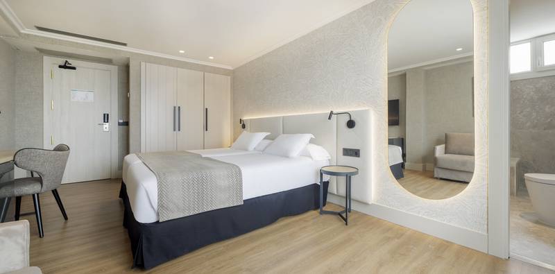 Habitación doble con terraza Hotel ILUNION San Sebastián