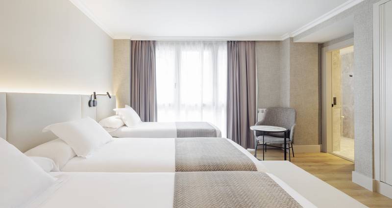 Habitación triple ( 3 adultos) Hotel ILUNION San Sebastián