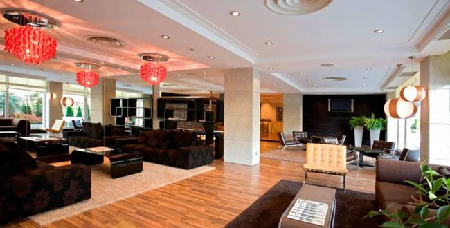 lobby de hotel ILUNION San Sebastián lobby de hotels ondarreta san sebastian