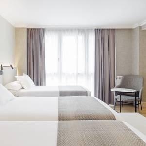 Habitación triple con terraza ( 2 adultos + 1 niño) Hotel ILUNION San Sebastián